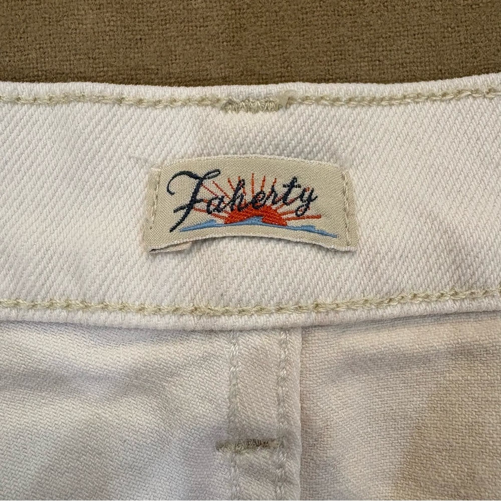 Faherty Women’s Sunwashed Denim Shorts Egret Raw Hem Size 29 - Picture 6 of 12